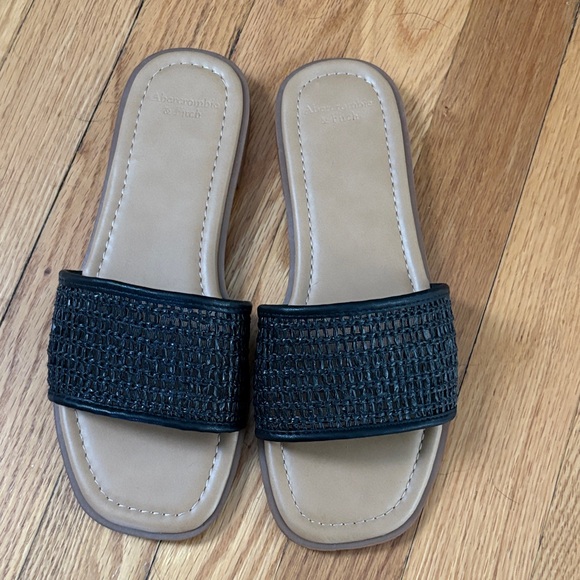 Abercrombie & Fitch Black and Tan Woven Sandals - Picture 1 of 2